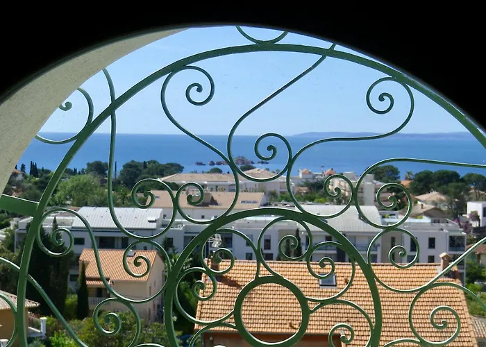 Les Beaux Jours - Vue - Piscine - Jardin - Centre