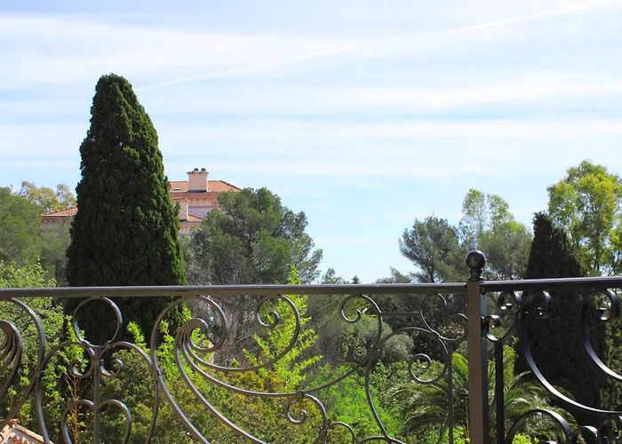 Villa Les Beaux Jours - Vue - Piscine - Jardin - Centre Saint-Raphaël