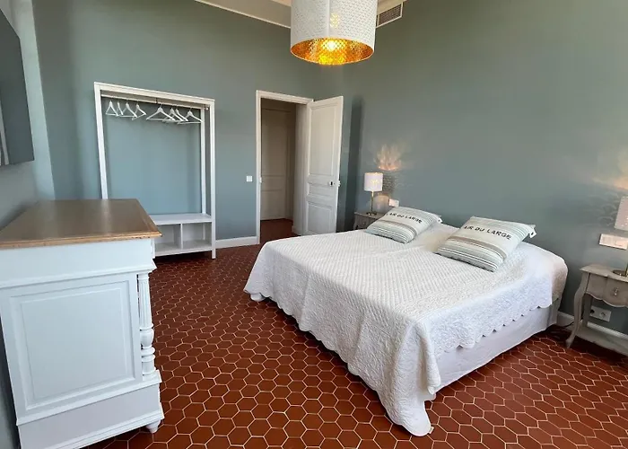 Les Beaux Jours - Vue - Piscine - Jardin - Centre Saint-Raphaël