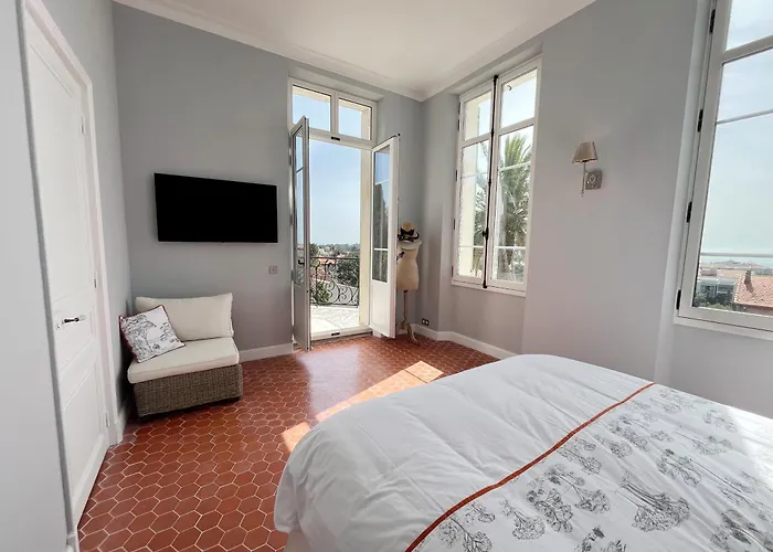 Les Beaux Jours - Vue - Piscine - Jardin - Centre